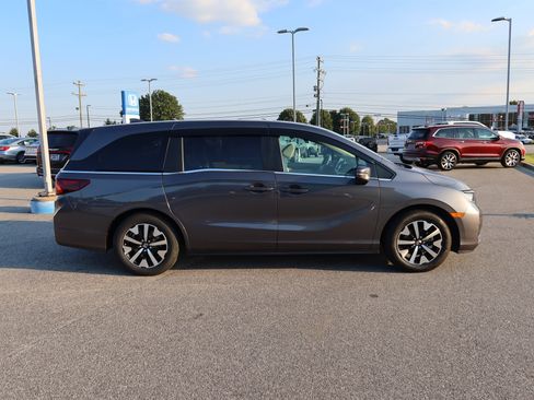 Certified 2025 Honda Odyssey EX-L image 3