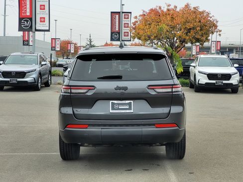 Used 2022 Jeep Grand Cherokee L Laredo image 6