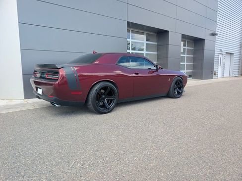 Used 2017 Dodge Challenger R/T Scat Pack w/ Leather Interior Group RWD image 7