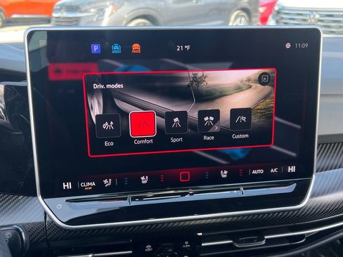 Used 2025 Volkswagen Golf R Black Edition image 25