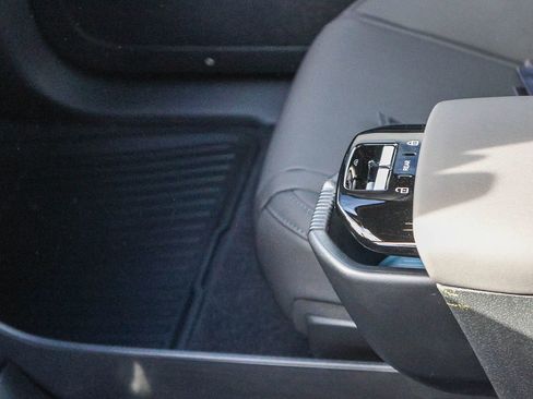 New 2026 Volvo EX30 Plus w/ Climate Package image 27