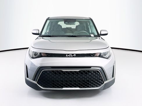 Used 2025 Kia Soul LX w/ LX Technology Package FWD image 2