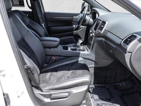 Used 2018 Jeep Grand Cherokee Altitude AWD/4WD image 22
