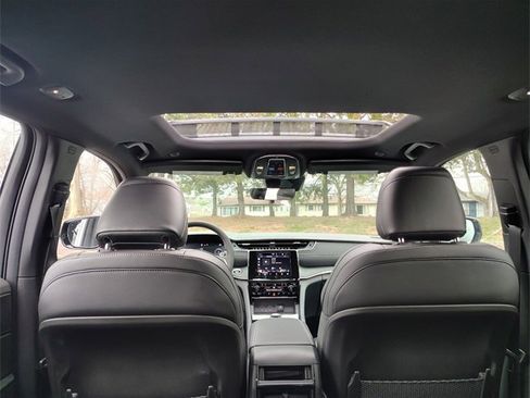 New 2025 Jeep Grand Cherokee Altitude w/ Trailer Tow Package image 31