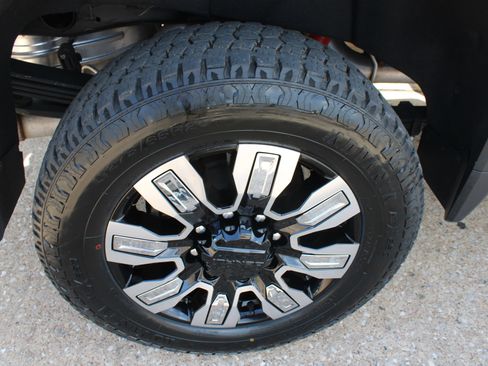 Used 2025 GMC Sierra 2500 Denali w/ Denali Reserve Package AWD/4WD image 28