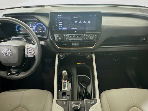 Used 2025 Toyota Grand Highlander AWD Hybrid image 27