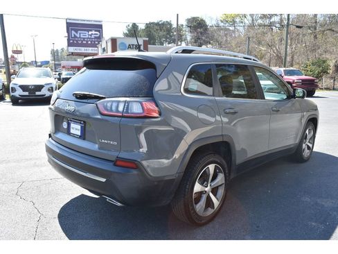 Used 2021 Jeep Cherokee Limited image 5