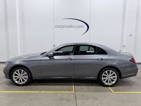 Used 2017 Mercedes-Benz E 300 4MATIC image 4