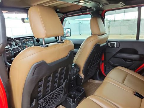 Used 2022 Jeep Gladiator Rubicon w/ Cold Weather Group AWD/4WD image 13