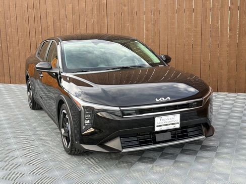 Used 2025 Kia K4 EX image 11