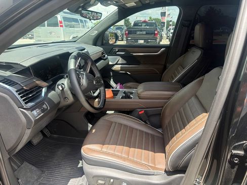 Certified 2026 GMC Acadia Denali Ultimate w/ LPO, Floor Liner Package AWD/4WD image 3
