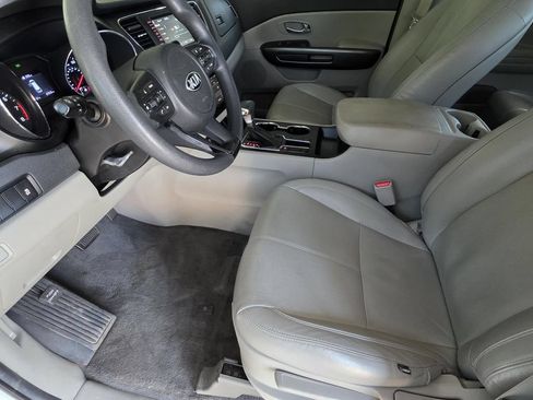 Used 2020 Kia Sedona L FWD image 6