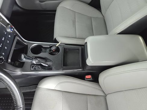 Used 2016 Toyota Camry SE w/ Moonroof Package FWD image 17