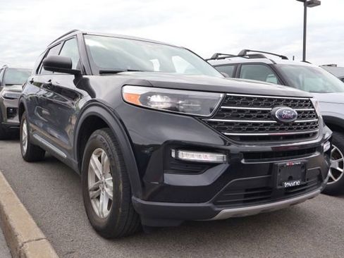 Used 2023 Ford Explorer XLT w/ Equipment Group 202A AWD/4WD image 4
