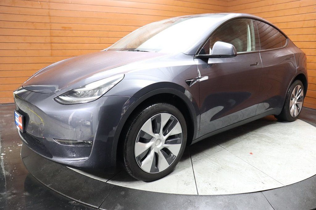 Used 2023 Tesla Model Y Long Range AWD/4WD image 1