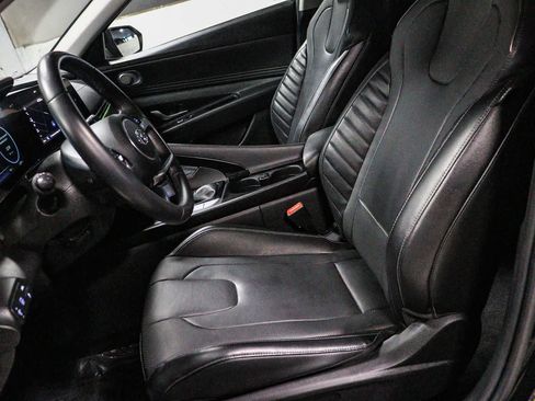 Used 2023 Hyundai Elantra Limited FWD image 18