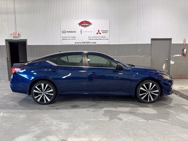 Used 2022 Nissan Altima 2.5 SR AWD/4WD image 2
