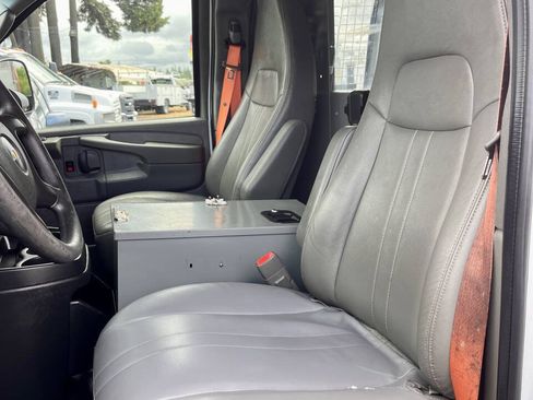 Used 2013 Chevrolet Express 2500 RWD image 12