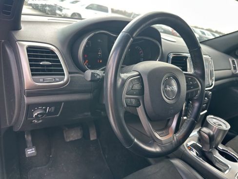 Used 2022 Jeep Grand Cherokee Laredo X image 27