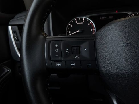 Used 2025 Nissan Rogue SV FWD image 32