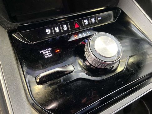 Used 2025 Jeep Wagoneer L Series II w/ 8-pass Seating Package image 22