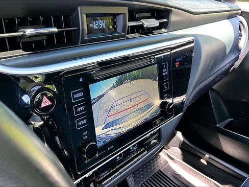 Used 2018 Toyota Corolla XLE FWD image 22