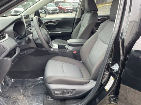 Used 2025 Toyota RAV4 XLE image 27