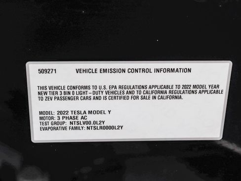 Used 2022 Tesla Model Y Long Range AWD/4WD image 28