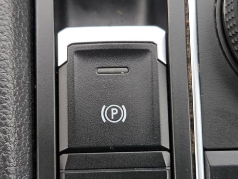 Used 2019 Volkswagen Atlas SEL AWD/4WD image 12