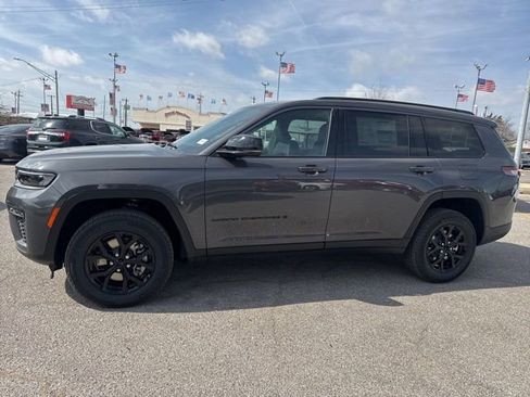 New 2026 Jeep Grand Cherokee L Laredo image 3