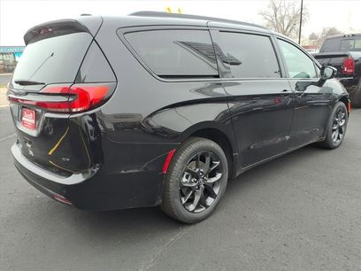 New 2026 Chrysler Pacifica Select w/ S Appearance Package
