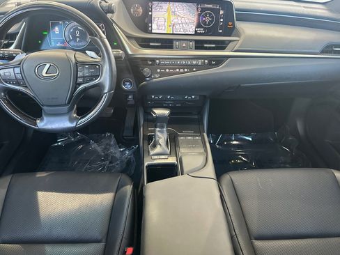 Certified 2020 Lexus ES 300h w/ Premium Package FWD image 17