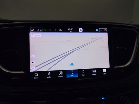 Used 2025 Chrysler Pacifica Limited FWD image 3