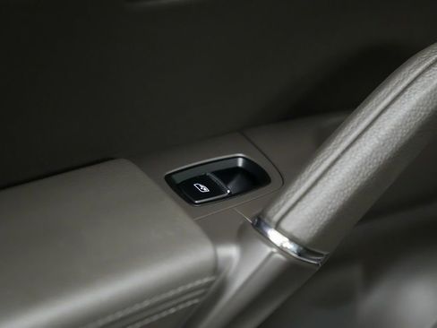 Used 2016 Porsche Cayenne S image 16