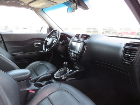Used 2016 Kia Soul ! w/ Premium Package image 12