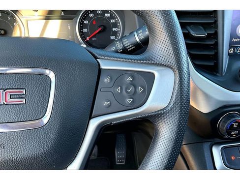 Used 2023 GMC Acadia SLE w/ Driver Convenience Package image 12