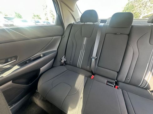 Used 2025 Hyundai Elantra SEL image 39