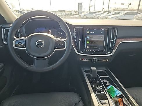 Used 2025 Volvo V60 B5 Cross Country Plus image 2