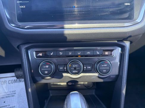 Used 2021 Volkswagen Tiguan SE w/ Panoramic Sunroof Package image 26