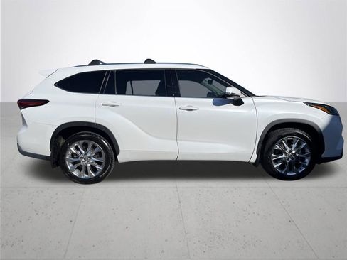 Used 2022 Toyota Highlander Limited AWD/4WD image 5
