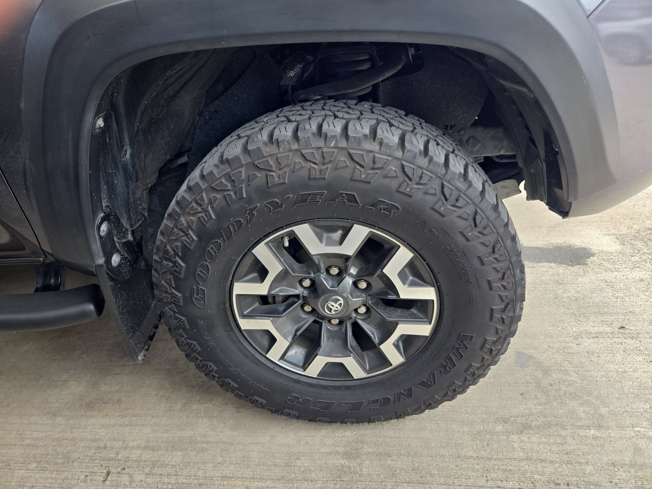 Used 2020 Toyota Tacoma TRD Off-Road w/ Technology Package AWD/4WD image 10