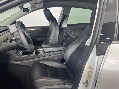 Used 2024 Tesla Model Y Long Range image 19