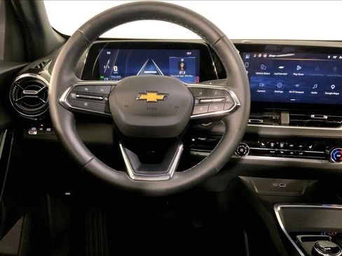 Used 2026 Chevrolet Equinox LT FWD image 5