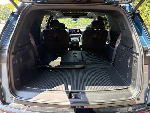 Used 2025 Chevrolet Traverse High Country FWD image 28