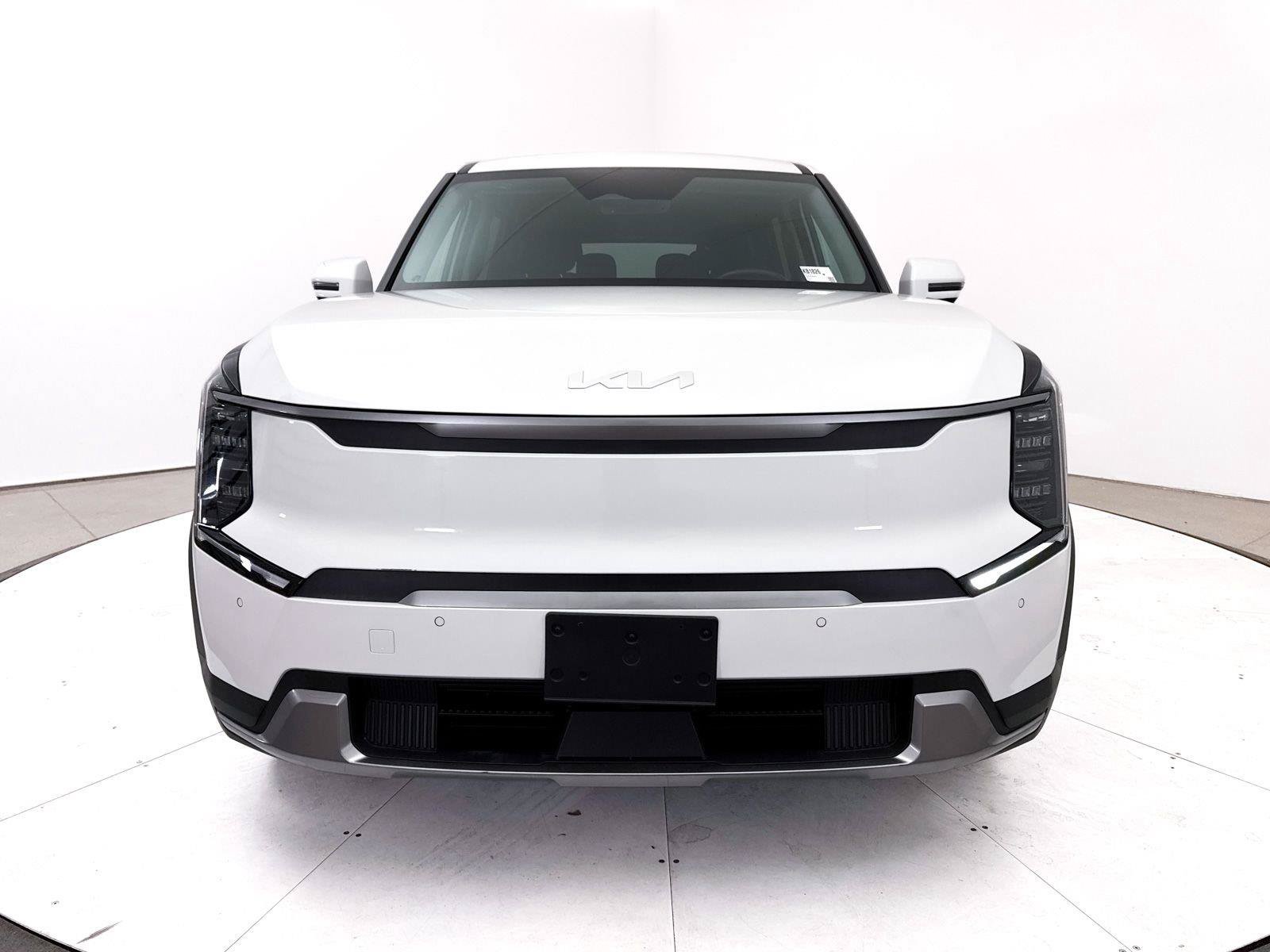 Used 2024 Kia EV9 Light Long Range RWD image 14