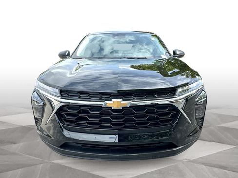 Used 2025 Chevrolet Trax LS FWD image 3