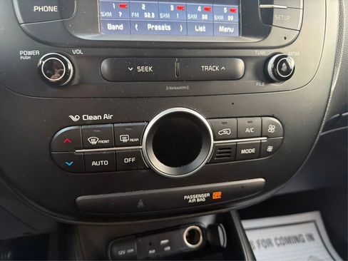 Used 2017 Kia Soul + image 28