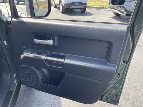 Used 2014 Toyota FJ Cruiser 2WD w/ Convenience Package image 39