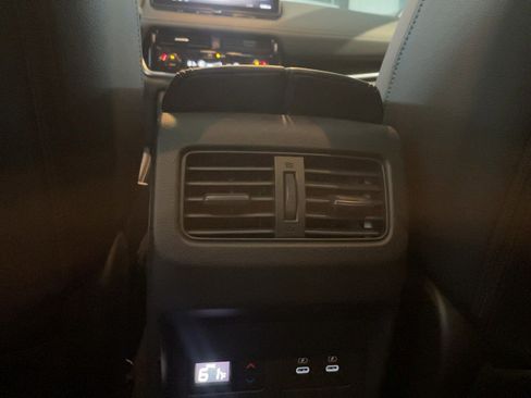 Used 2024 Nissan Rogue SL w/ SL Premium Package image 21