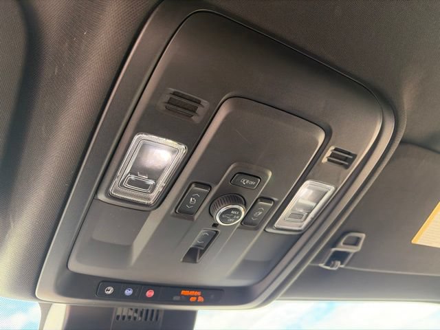 Used 2025 GMC Yukon Denali AWD/4WD image 29